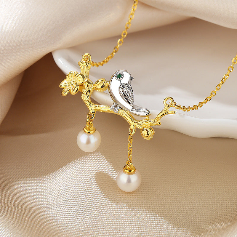 Collier oiseau de perles d'eau douce sur un brindille PN1029