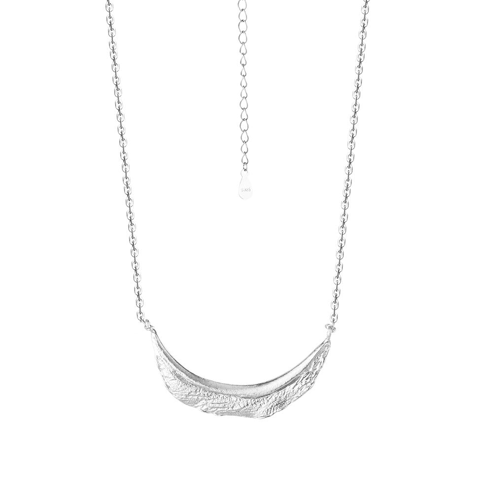 Collier de plumes de feuilles ridées N1028