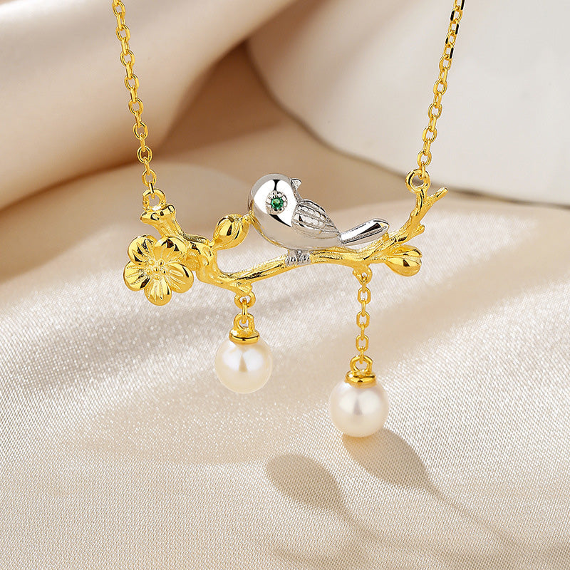 Collier oiseau de perles d'eau douce sur un brindille PN1029