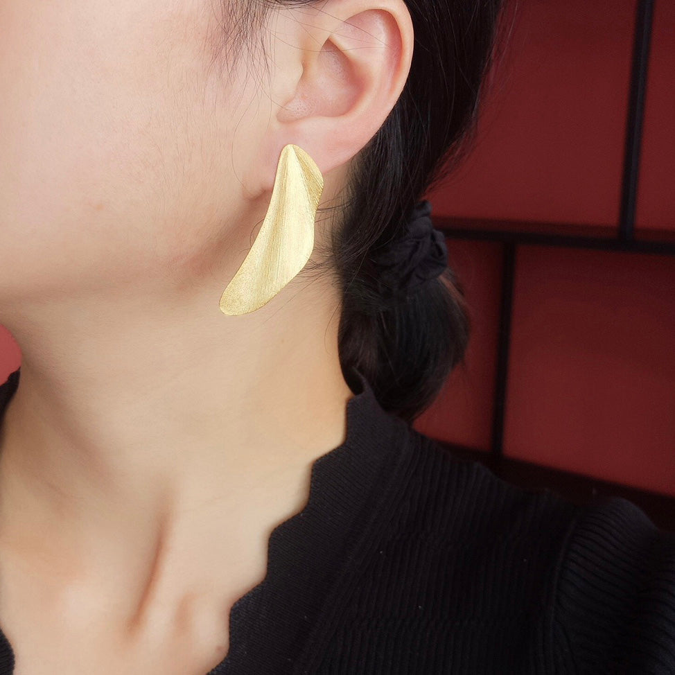 Boucles d'oreilles longues irrégulières mates 6184