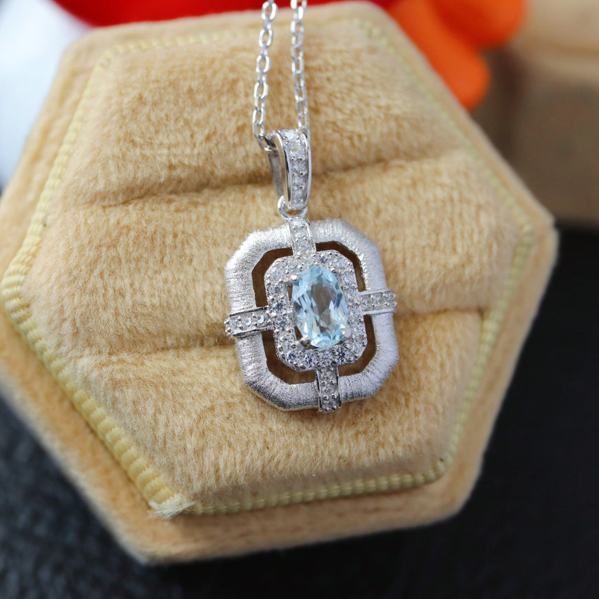 Collier classique avec accents de topaze 6215