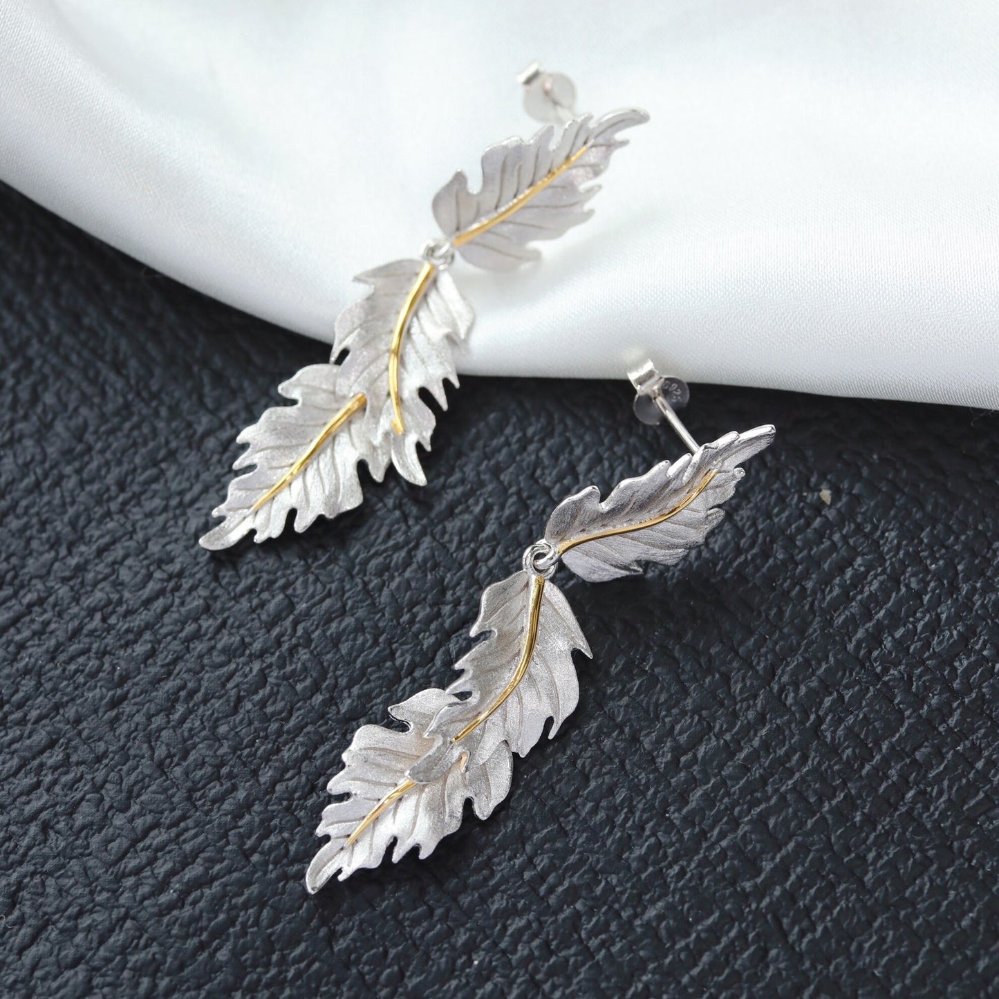 Boucles d'oreilles soyeuses à longues feuilles 6239