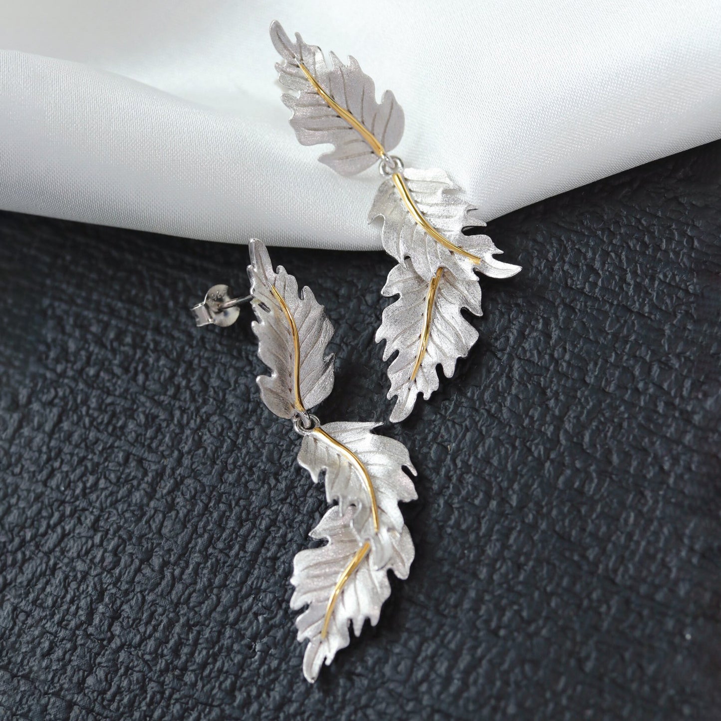Boucles d'oreilles soyeuses à longues feuilles 6239