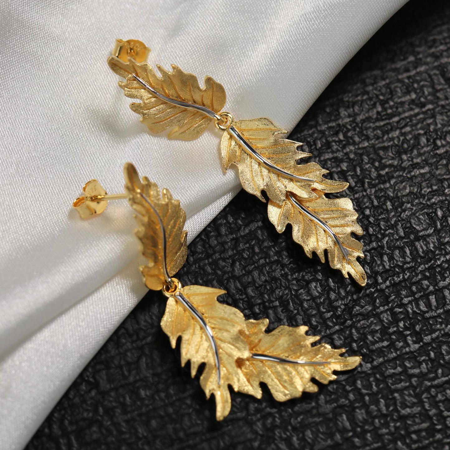 Boucles d'oreilles soyeuses à longues feuilles 6239