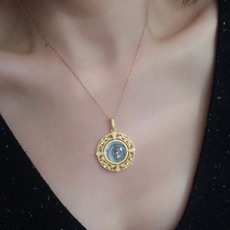 Pendentif floral en pièce de monnaie grecque 6290