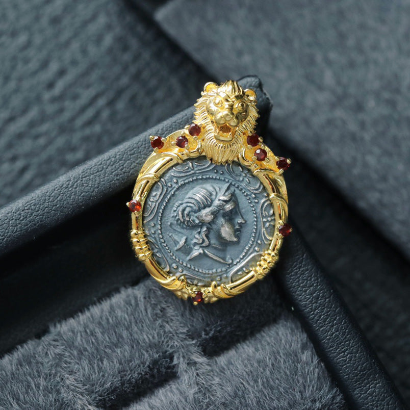 Pendentif pièce de monnaie romaine cadre lion 6339