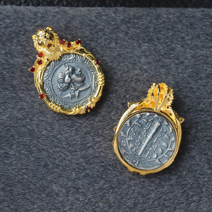Pendentif pièce de monnaie romaine cadre lion 6339