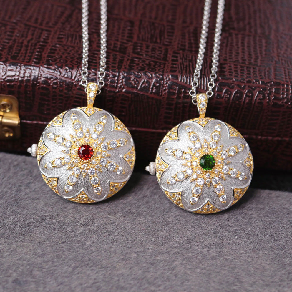 Pendentif médaillon fleur soyeuse 6401