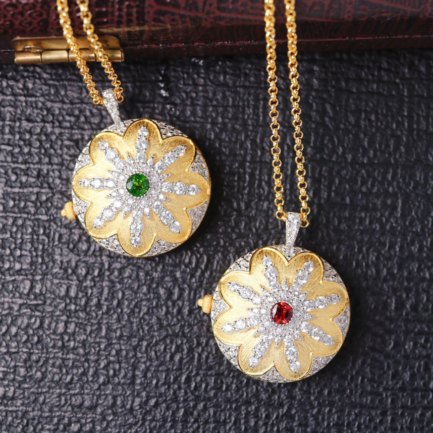 Pendentif médaillon fleur soyeuse 6401
