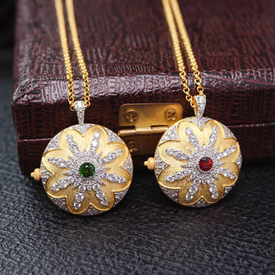 Pendentif médaillon fleur soyeuse 6401