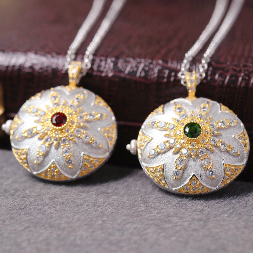 Pendentif médaillon fleur soyeuse 6401