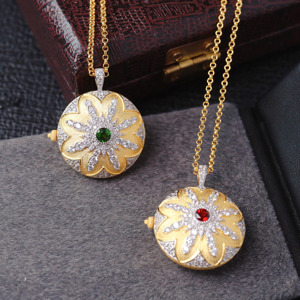 Pendentif médaillon fleur soyeuse 6401