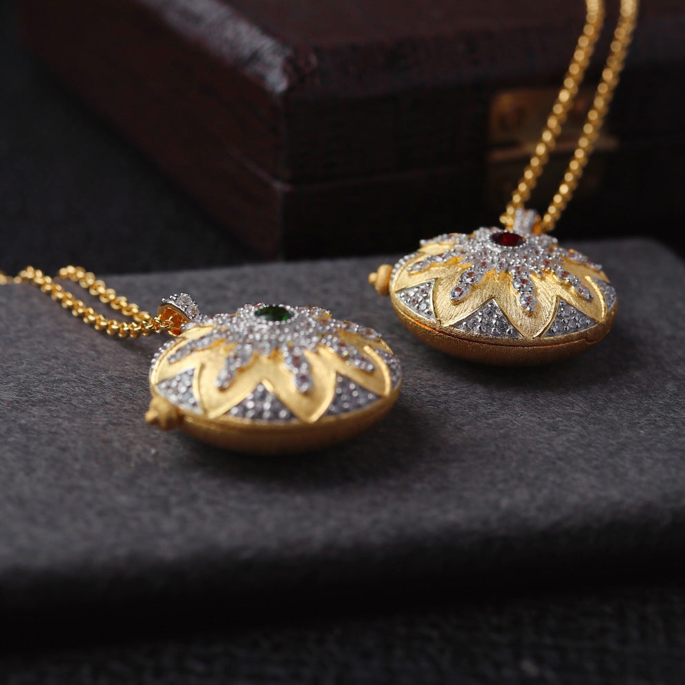 Pendentif médaillon fleur soyeuse 6401