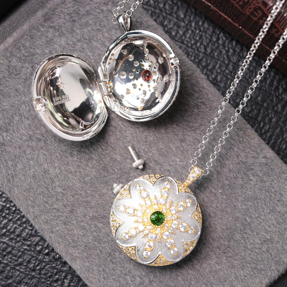 Pendentif médaillon fleur soyeuse 6401