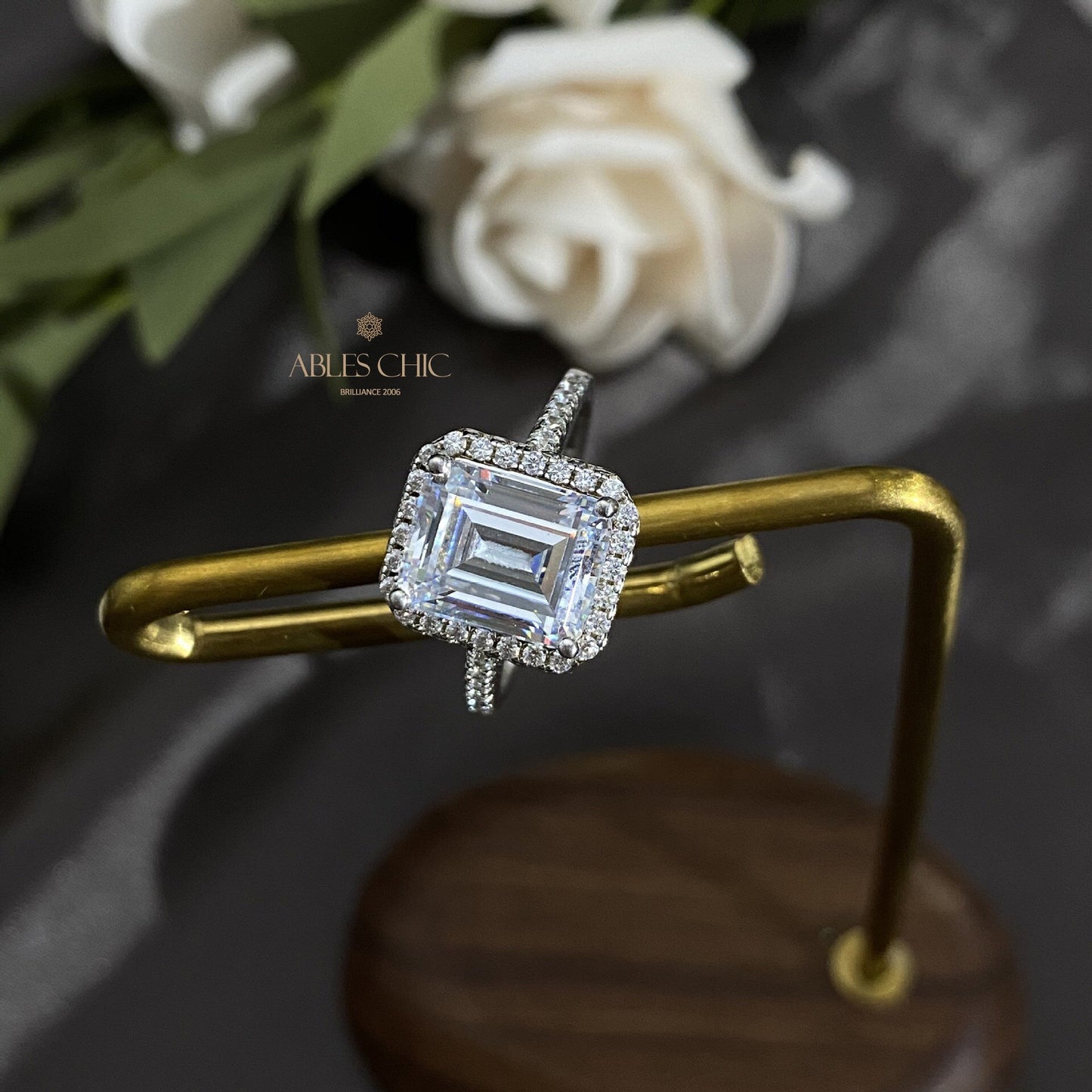 Bague de fiançailles halo taille émeraude R0922