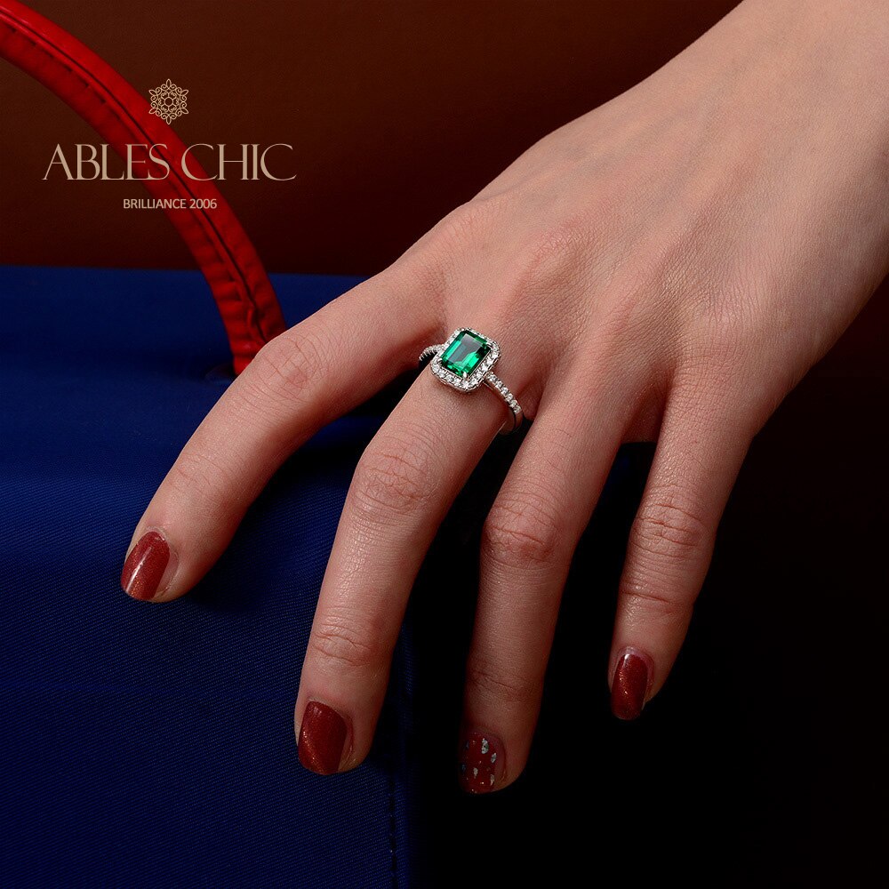 Bague de cocktail oblongue émeraude solitaire R1271