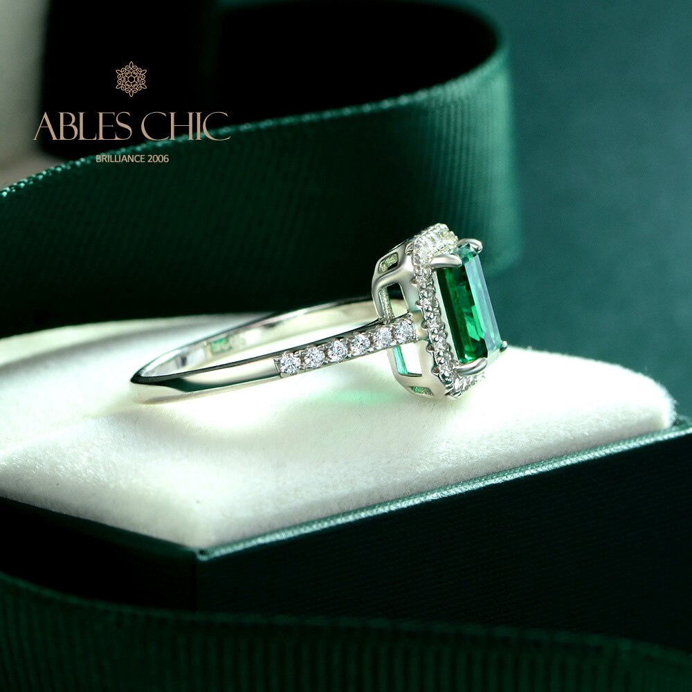 Bague de cocktail oblongue émeraude solitaire R1271