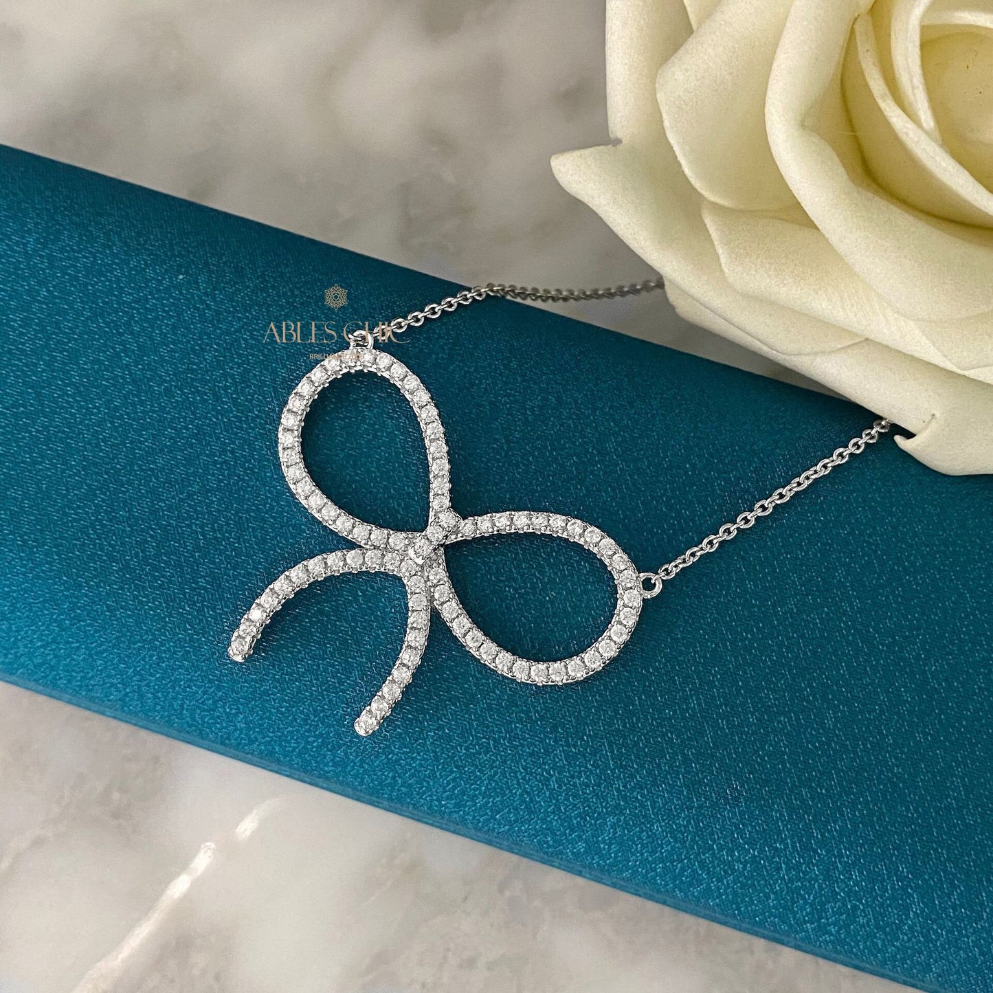Collier pendentif papillon pavé P0733