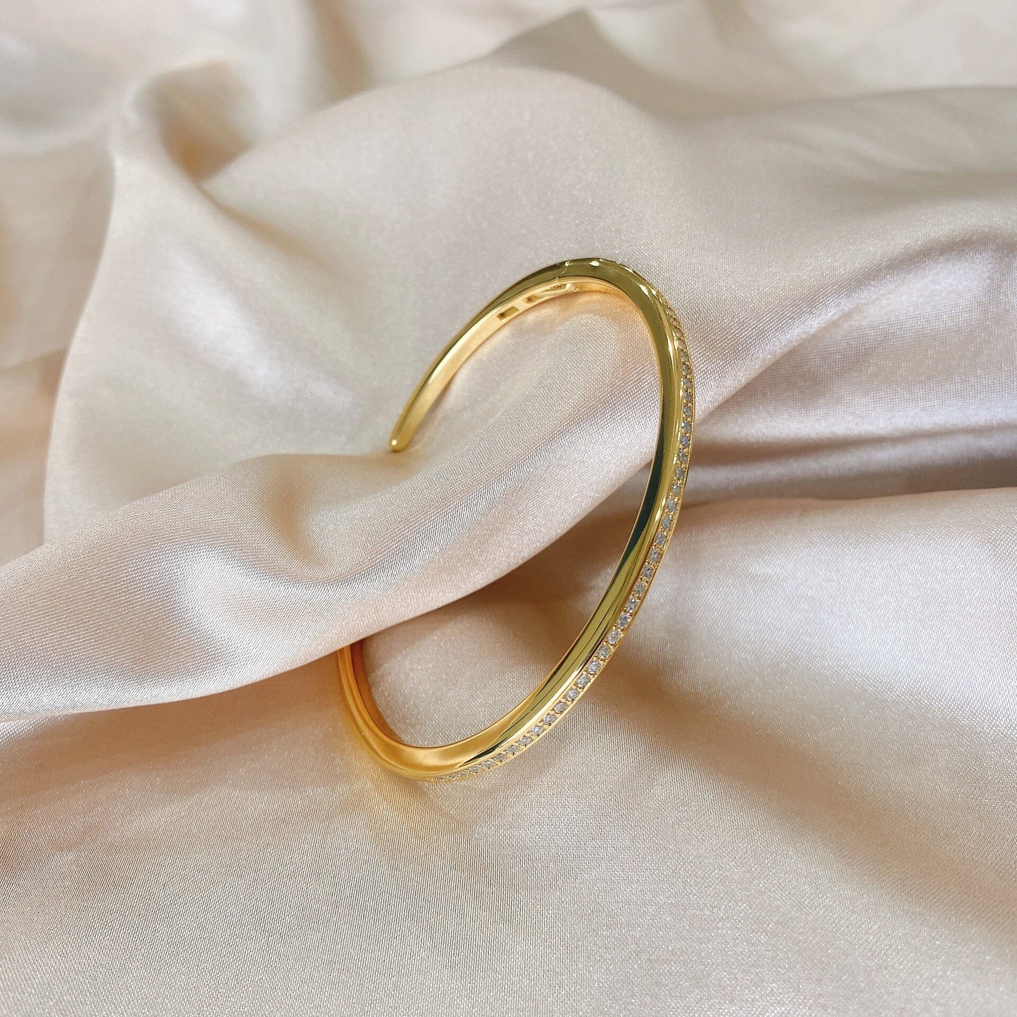 Bracelet ouvert étroit pavé B0880