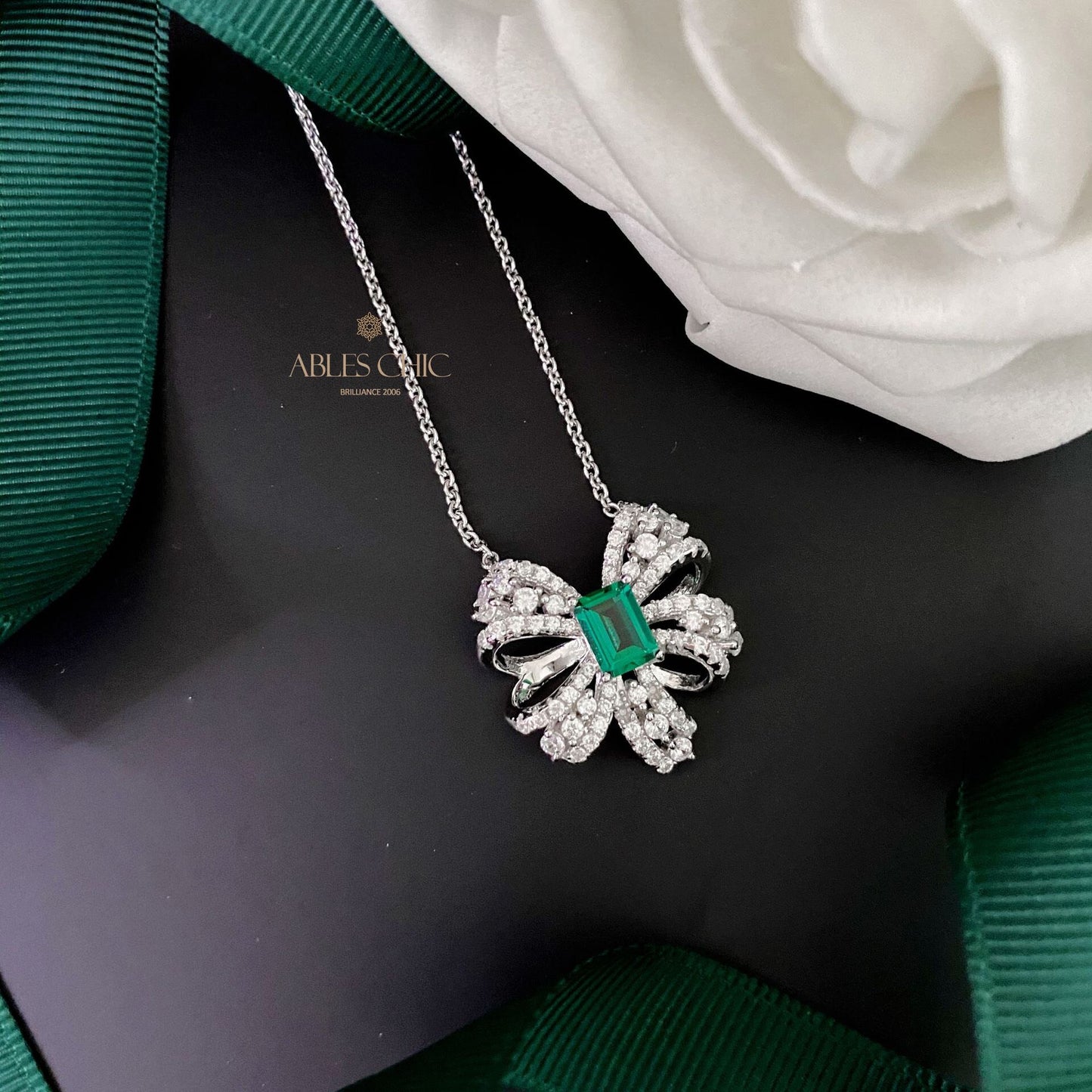 Pendentif nœud papillon émeraude P0645