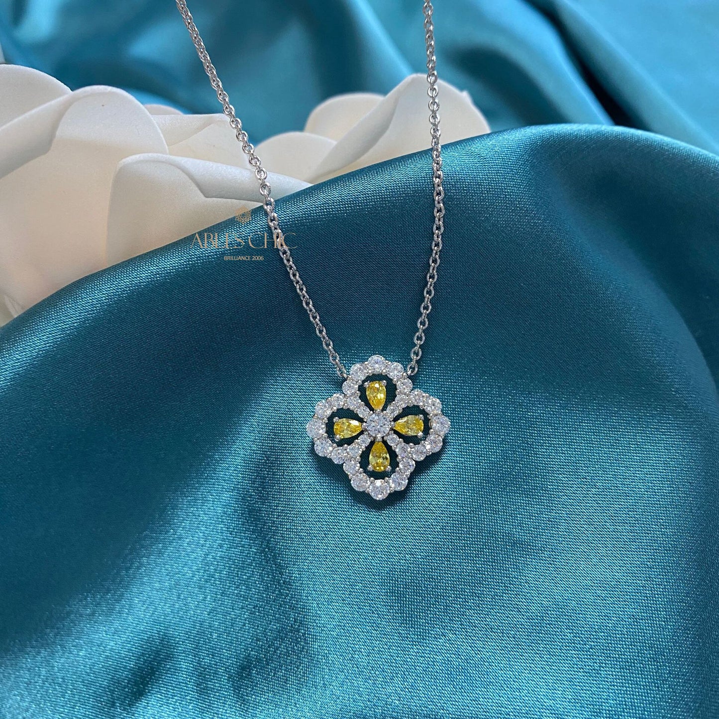 Pendentif Trèfle Béryl P0682