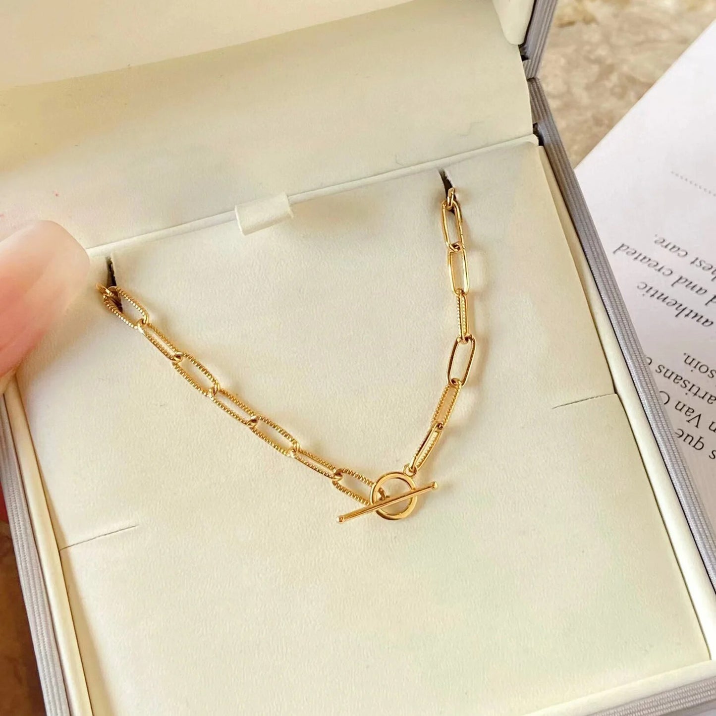 Collier barre en T à chaîne étirée moletée