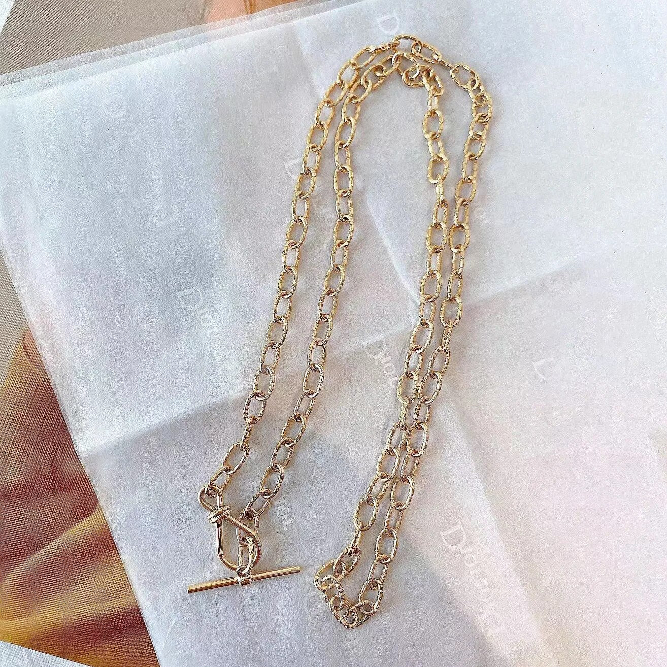 Collier chaîne torsadée à motif dappé