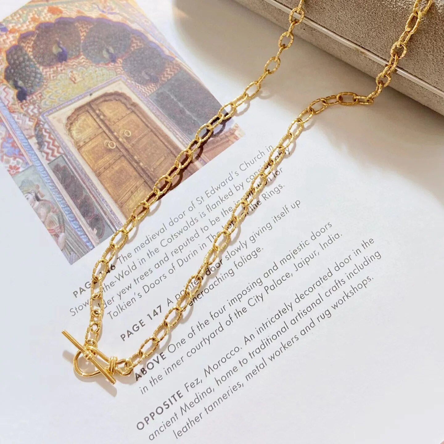 Collier chaîne torsadée à motif dappé