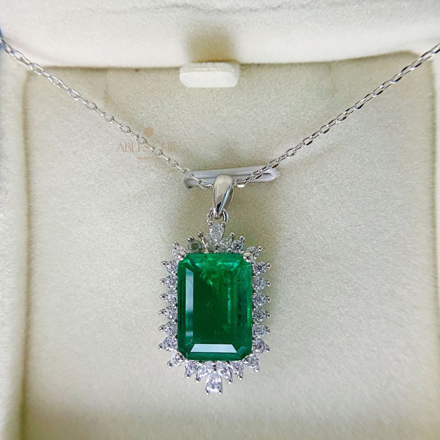 Collier royal émeraude de laboratoire B0337