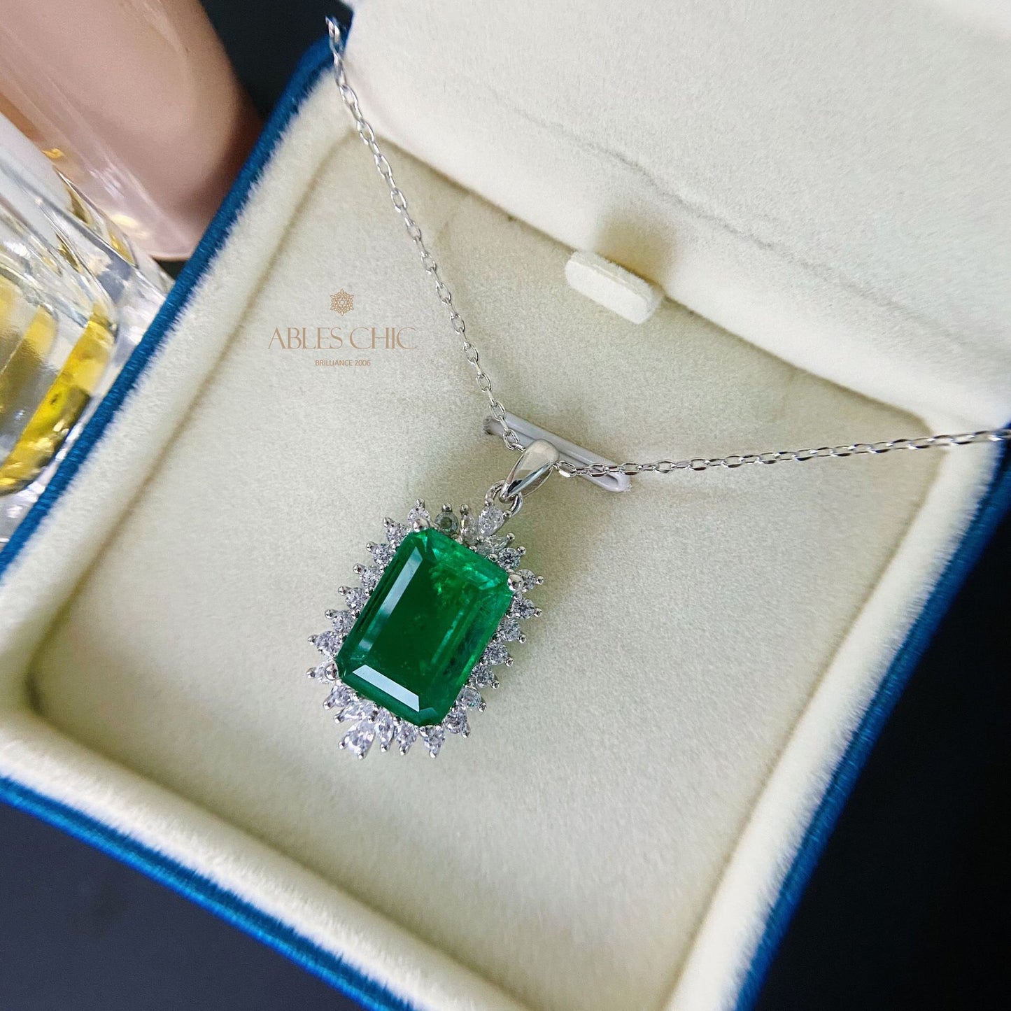 Collier royal émeraude de laboratoire B0337