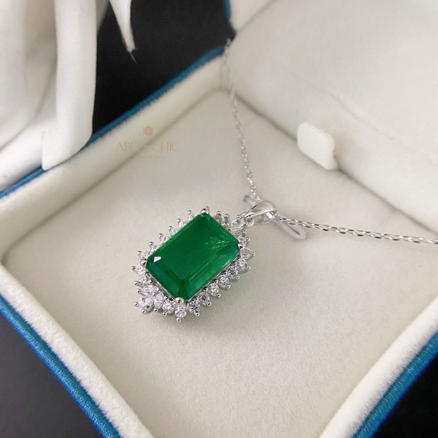 Collier royal émeraude de laboratoire B0337