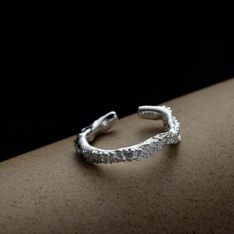 Bague étroite à texture extraterrestre R1247