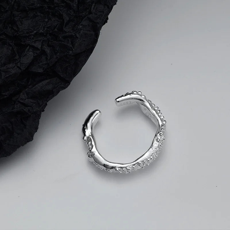 Bague étroite à texture extraterrestre R1247