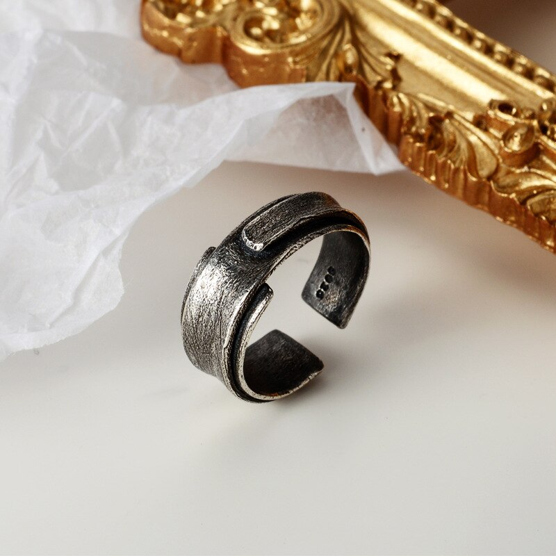 Bague plissée à texture mate antique R1285