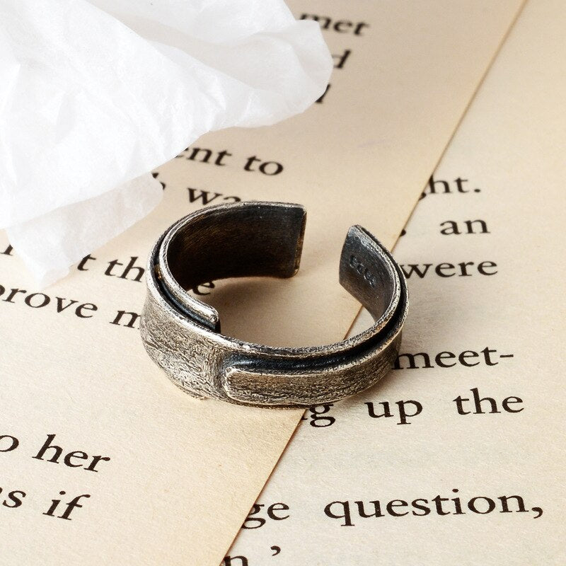 Bague plissée à texture mate antique R1285