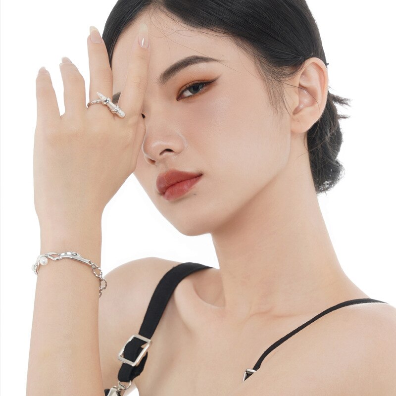Bague longue perle baroque Alien R1224