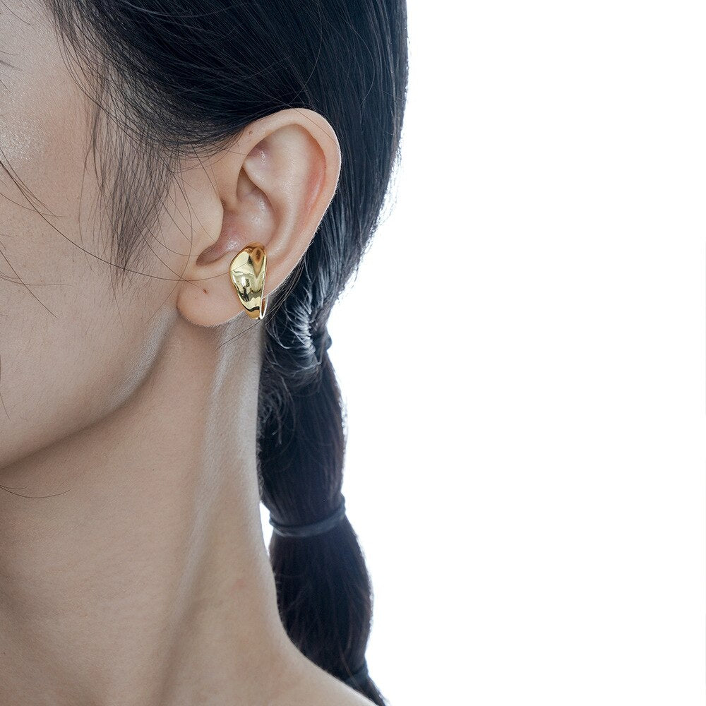 Boucles d'oreilles Huggie avec anneau épais irrégulier, R1044