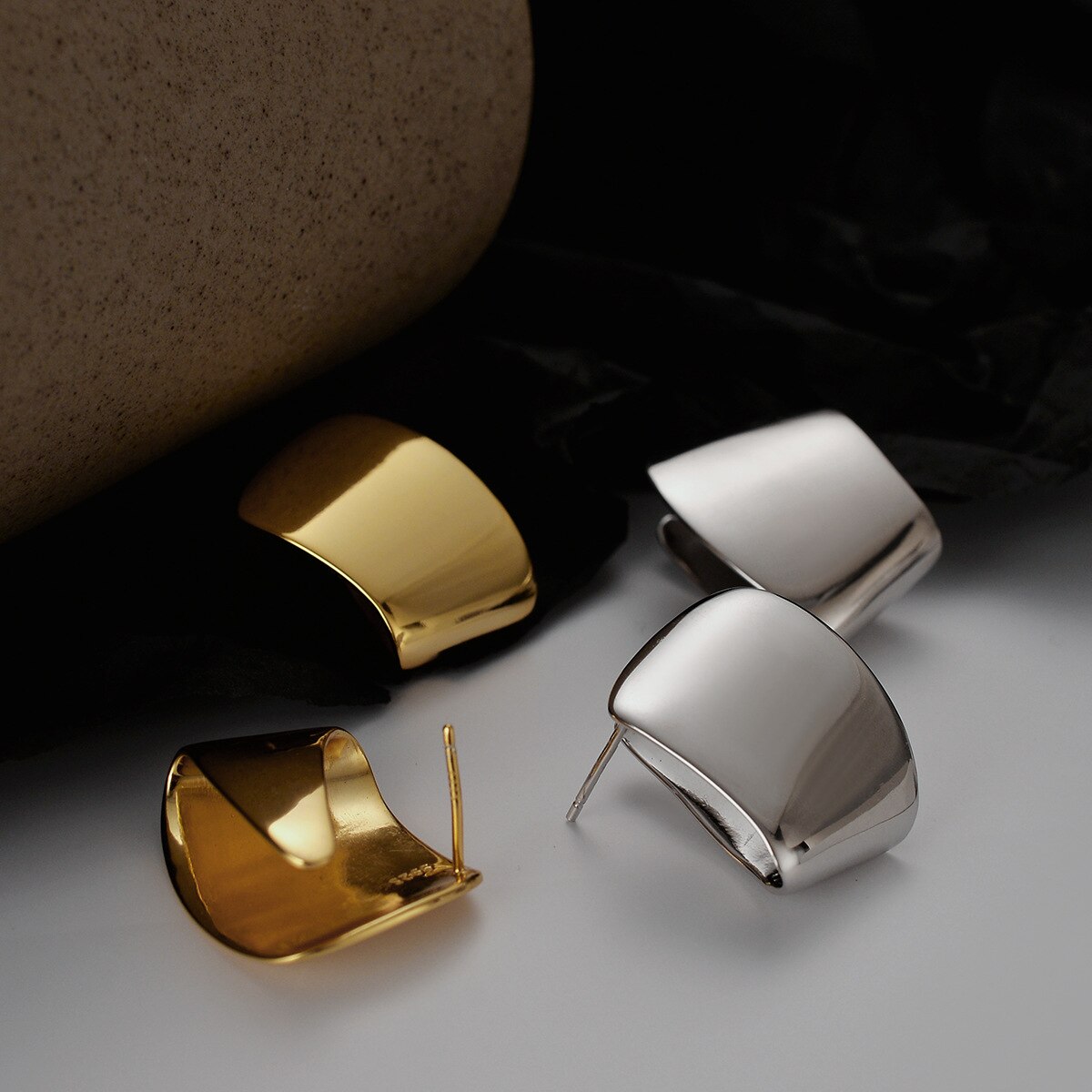 Boucles d'Oreilles Courbes Asymétriques E1038 1 Pièce