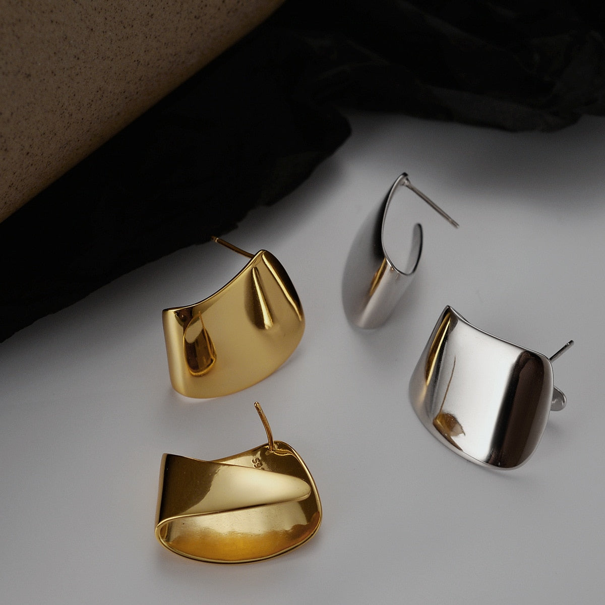 Boucles d'Oreilles Courbes Asymétriques E1038 1 Pièce