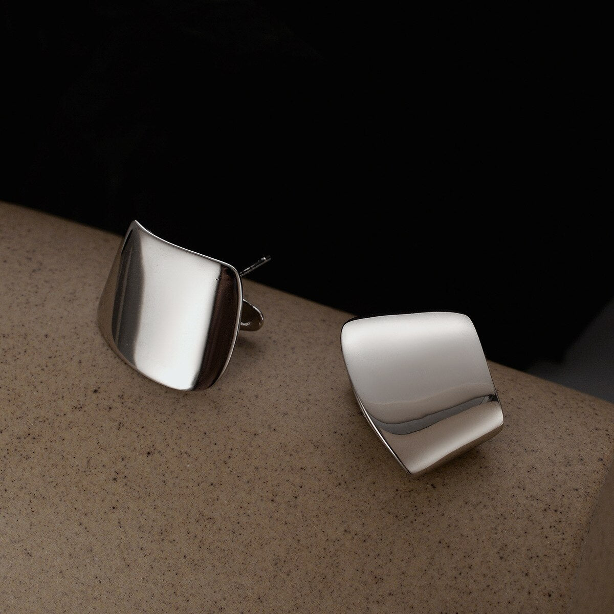 Boucles d'Oreilles Courbes Asymétriques E1038 1 Pièce