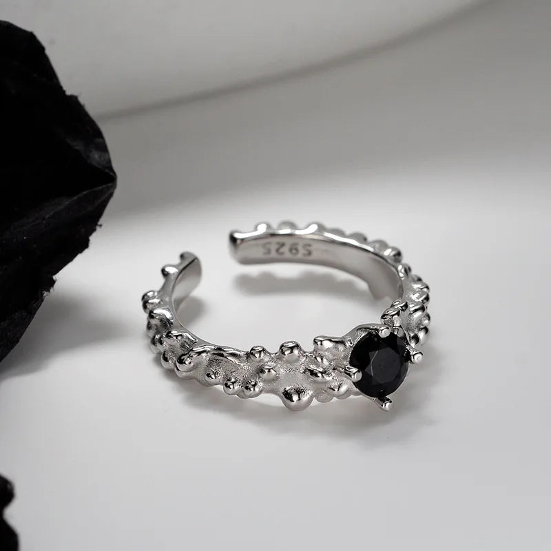 Bague texturée extraterrestre CZ noire R1234