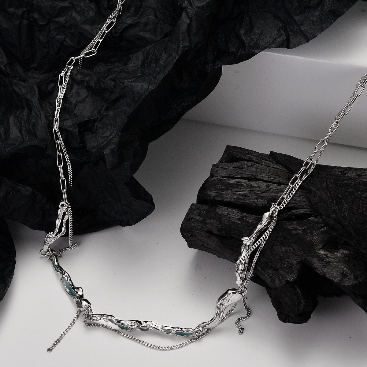 Collier irrégulier en émail texturé N1017