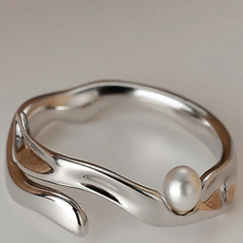 Bague minimaliste en perles de coquillage R1034