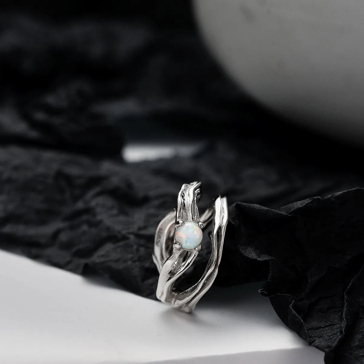 Manchette d'oreille irrégulière opale E1134, 1 pièce
