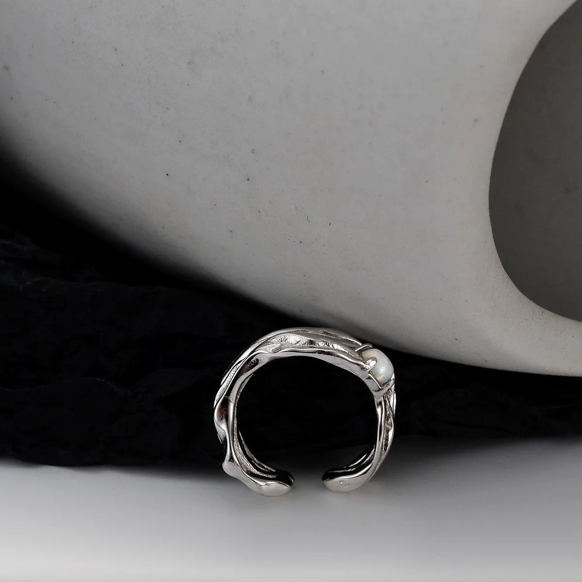 Manchette d'oreille irrégulière opale E1134, 1 pièce