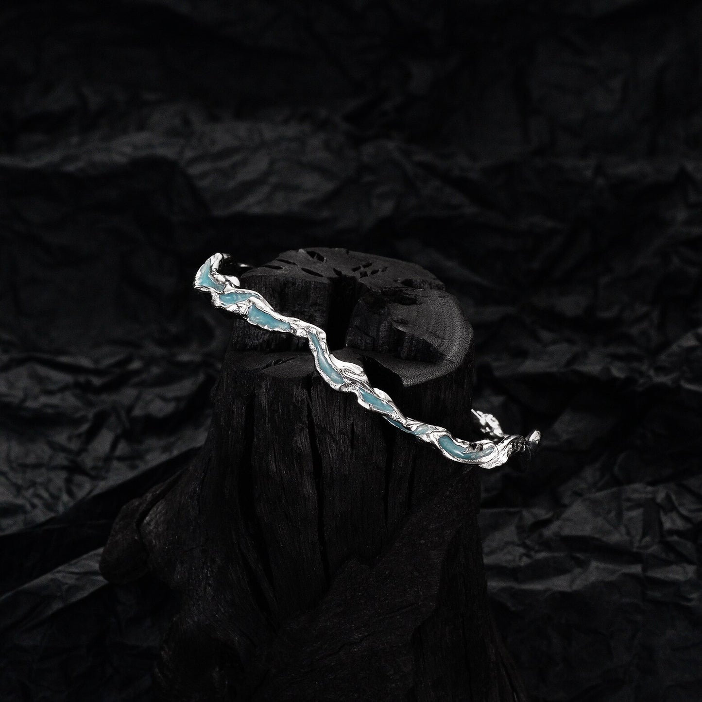 Bracelet froissé en émail bleu Alien B1011