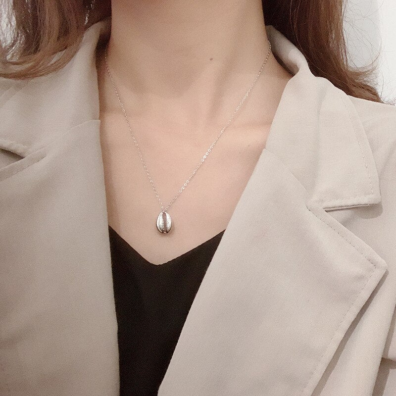 Pendentif coquille de trompette de conque N1012