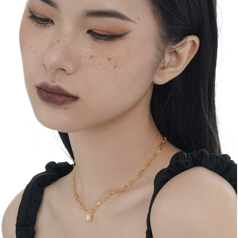 Collier de perles baroques à chaîne allongée N1048