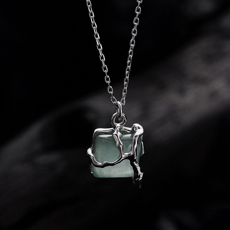 Pendentif irrégulier en jade vert N1051