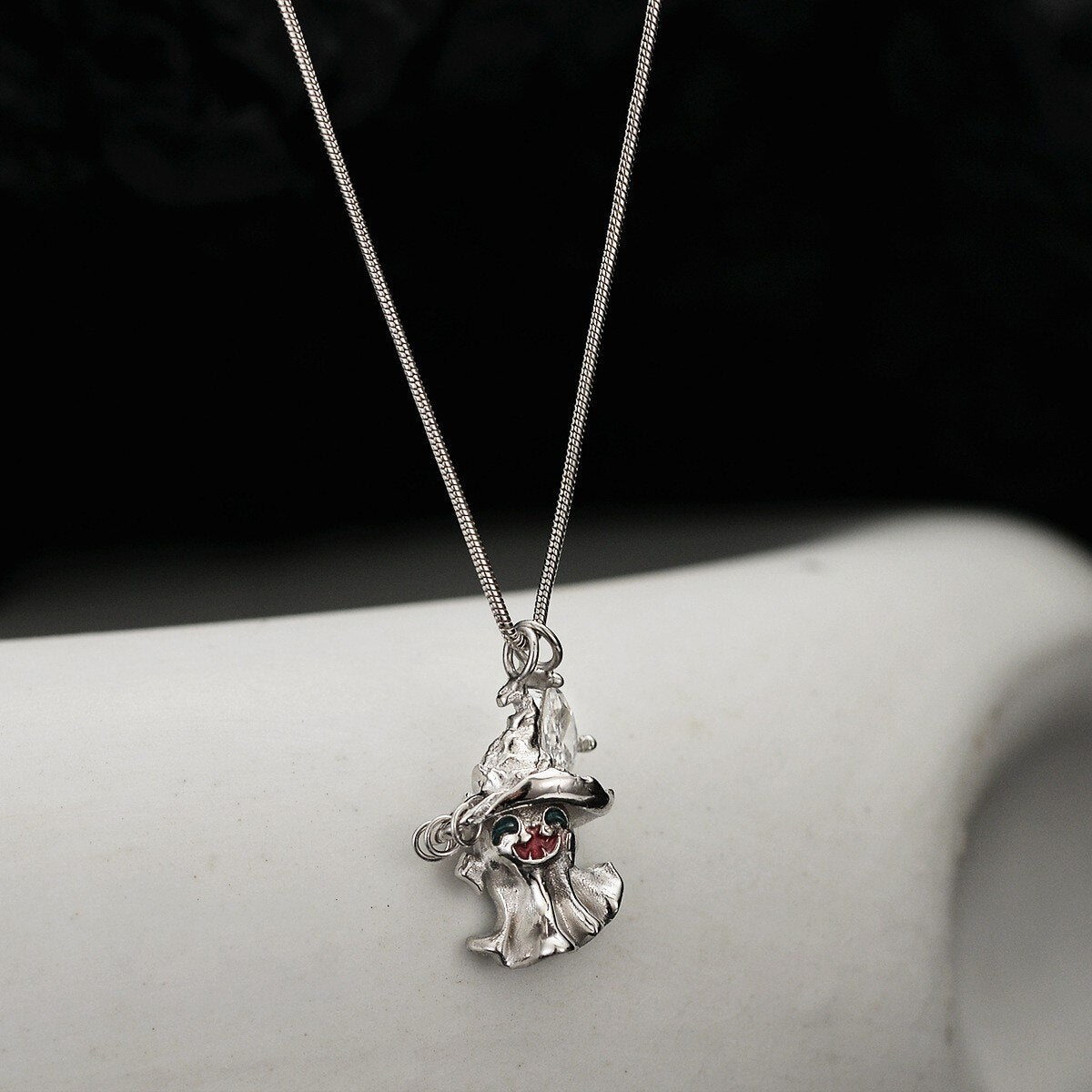 Collier pendentif esprit sorcière N1004